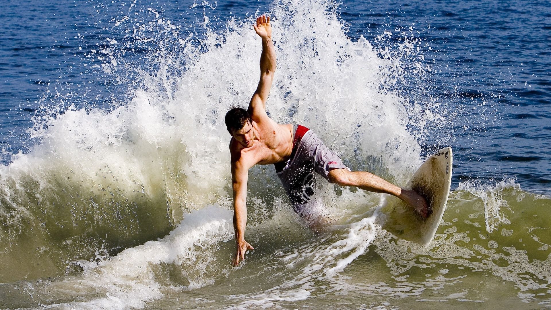 “短柄墙球：你不仅要快，还要聪明！高新区全民健身馆揭开比赛背后的战术秘密”